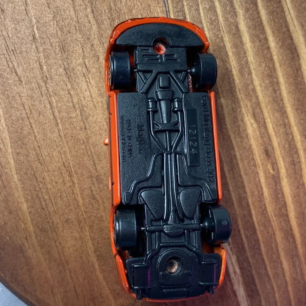 Ford Mustang Boss 302 1:64 Metal Diecast Model Car Maisto Orange Loose.